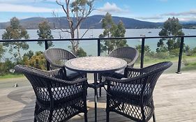 The Beach House- Private Jacuzzi And Wood Fire!
